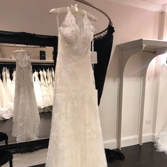 “Drilos” Pronovias Wedding Dress - Picture 5 of 11